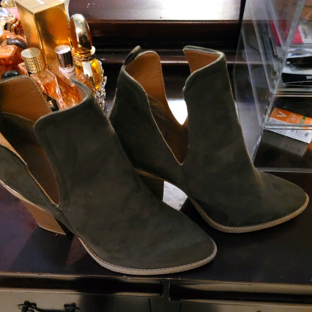 Heeled boots